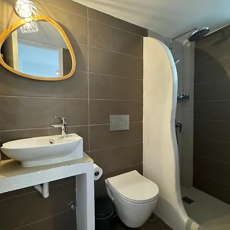 Akti And Affittacamere 3*