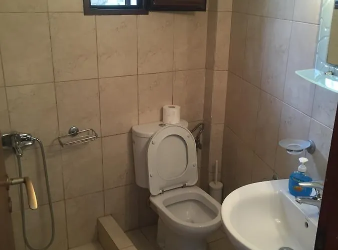 Akti And Gasthuis Livadi (Serifos)