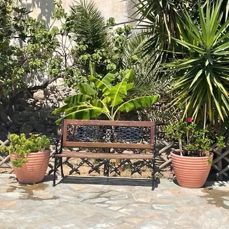 ゲストハウス Akti And 3*