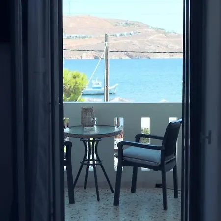 Akti And ゲストハウス 3*