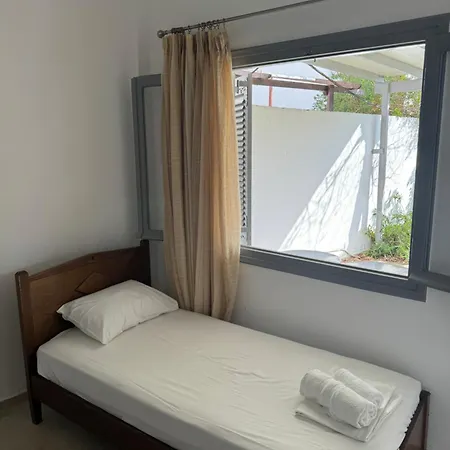 Akti And ゲストハウス 3*