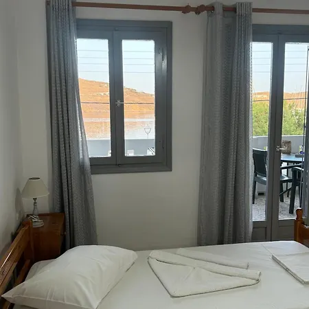 Akti And ゲストハウス 3*