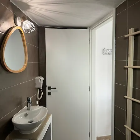 Akti And ゲストハウス 3*