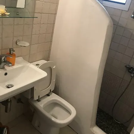 ゲストハウス Akti And リバディオン