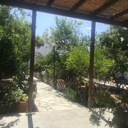 Akti And ゲストハウス 3*