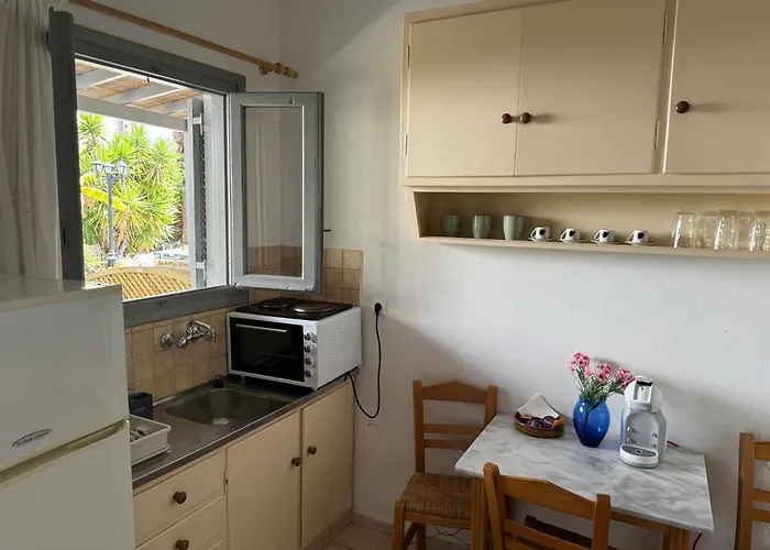 Akti And Guest house 3*