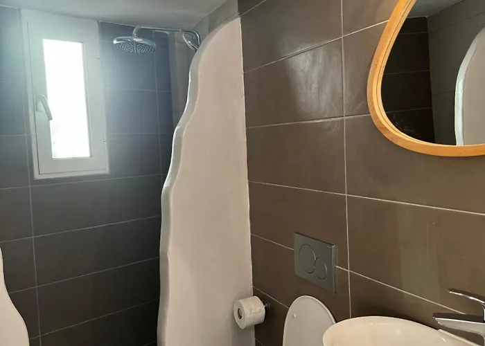 Akti And Guest house