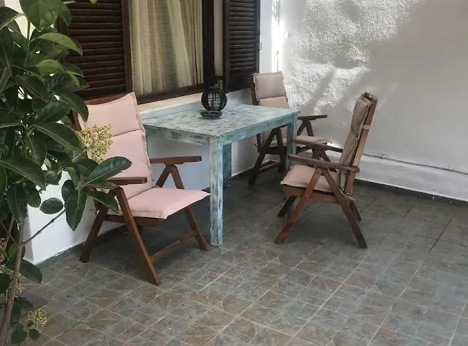 Akti And Guest house 3*