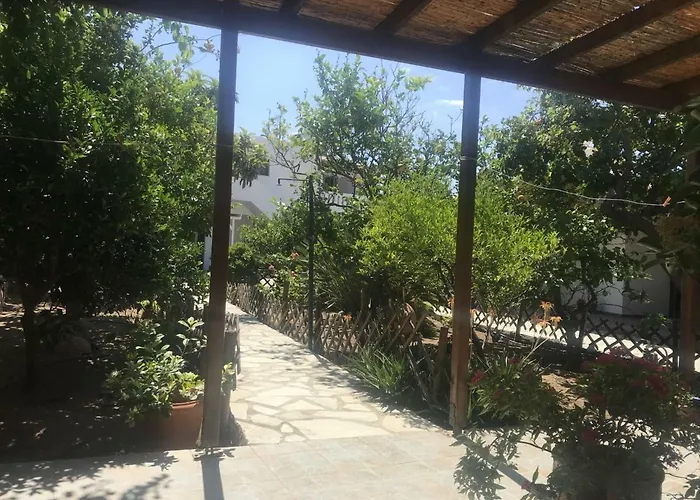 Akti And Guest house 3*